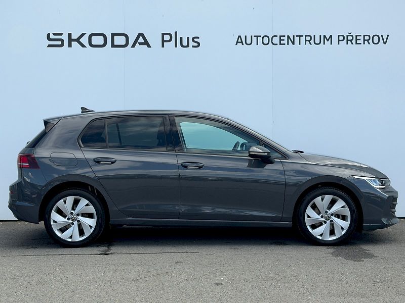 Volkswagen Golf (2025) 1.5 TSI 85kW People - fotka 32 z 35