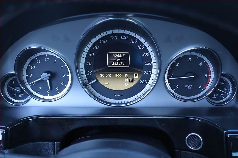 Mercedes-Benz Třídy E (2012) Avantgarde E 220 CDI, Automat - fotka 11 z 22