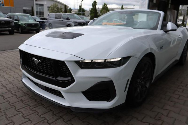 Ford Mustang (2026) 5.0 Convertible MagneRide - fotka 4 z 28