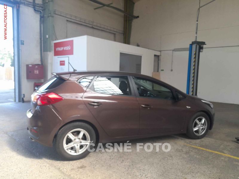 Kia Ceed (2013) 1.4i, ČR, servis.kniha, AC - fotka 2 z 3