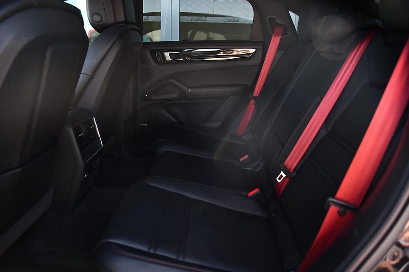 Porsche Cayenne 3.0E-REZERVACE - fotka 18 z 50
