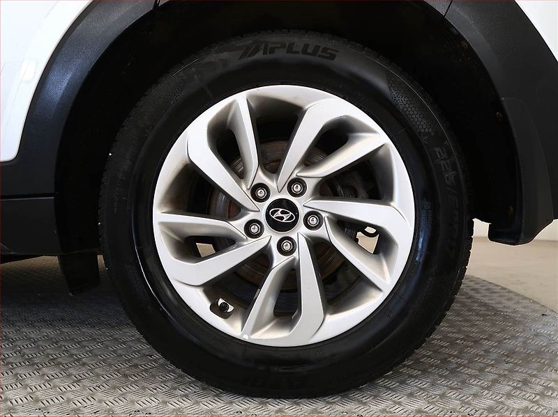 Hyundai Tucson (2018) 1.7 CRDi, Automat, Xenony - fotka 15 z 17