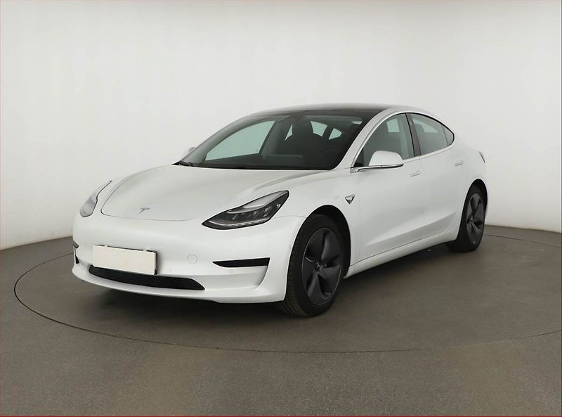 Tesla Model 3 (2020) Std Range Plus 52kWh, SoH 84% - fotka 2 z 17