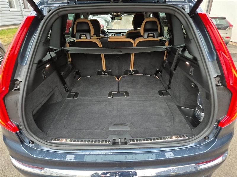 Volvo XC90 2,0 B5 AWD diesel Plus Bright - fotka 11 z 18