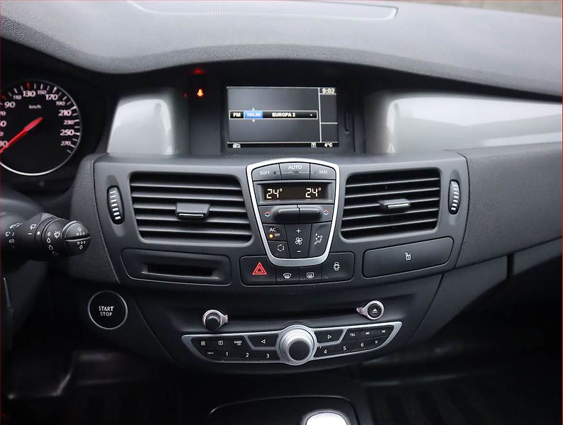 Renault Laguna (2012) 2.0 dCi, Automat, Serv.kniha - fotka 12 z 20