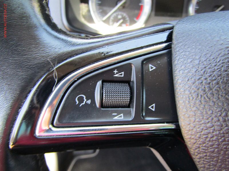 Škoda Karoq (2019) 1.6 TDi, Style, DSG, kůže - fotka 13 z 23