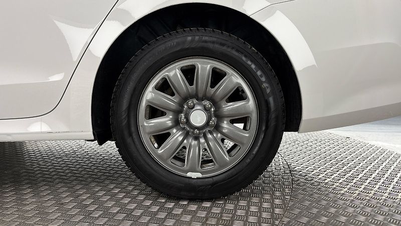 Škoda Octavia 2.0 TDI Ambition Combi - fotka 19 z 26