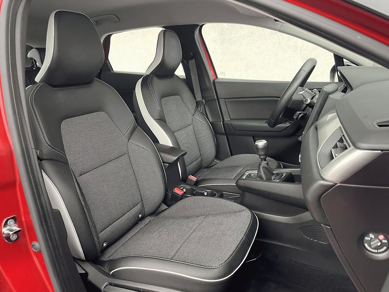 Renault Captur (2021) INTENS 1,3TCe 140k - fotka 8 z 28