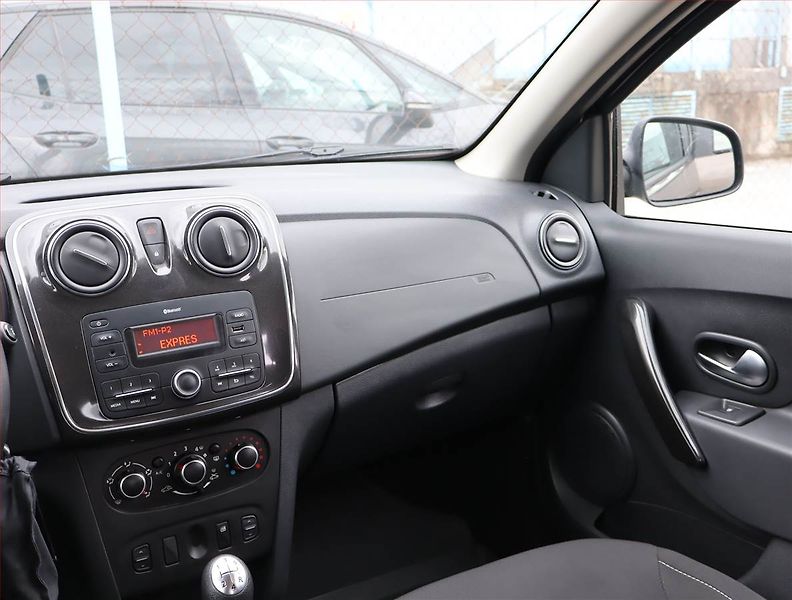 Dacia Sandero (2019) 1.0 SCe - fotka 8 z 15