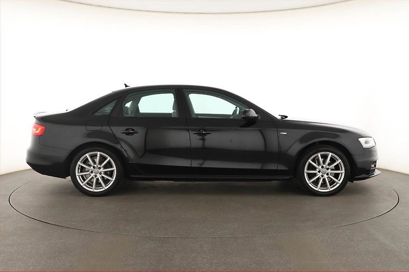 Audi A4 (2015) 2.0 TDI, Navi, Bi-Xenony - fotka 6 z 16
