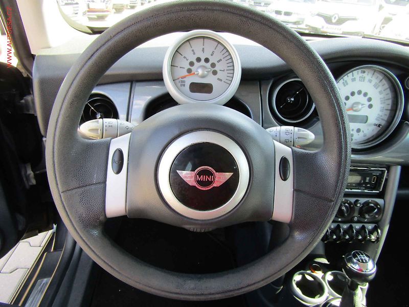 Mini One (2002) 1.6i, ČR, AC - fotka 11 z 18