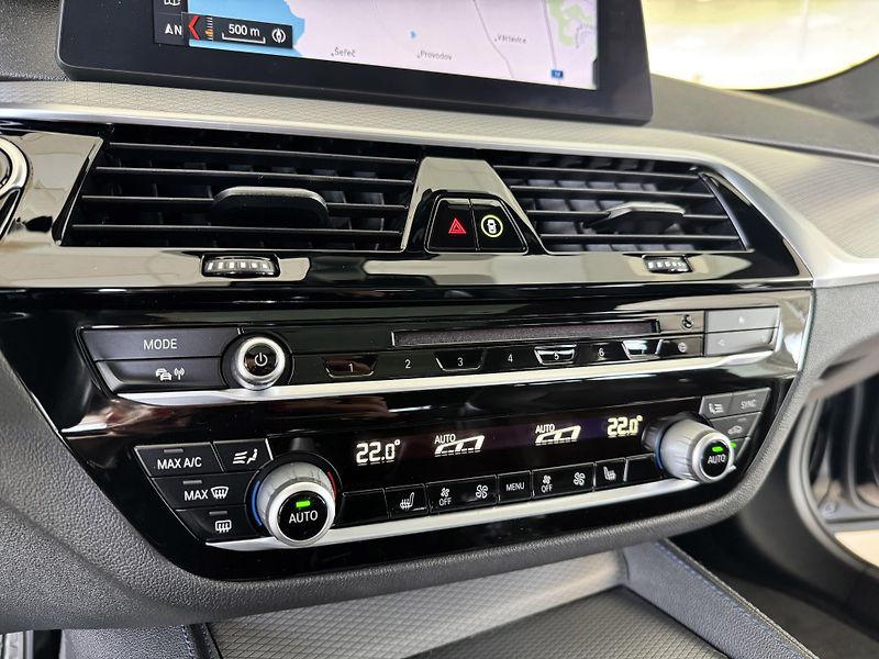BMW Řada 5 530i xDrive*M-SPORT*REZERVACE! - fotka 22 z 42