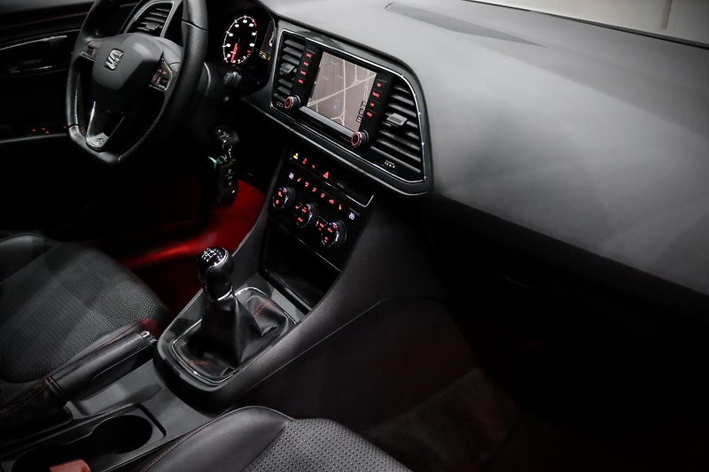 Seat Leon  1.4 TSI 92 kW FR - fotka 13 z 35