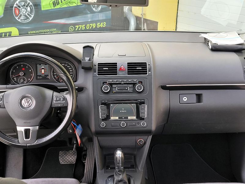 Volkswagen Touran 1,4 DSG Highline, nové ROZVODY - fotka 32 z 46