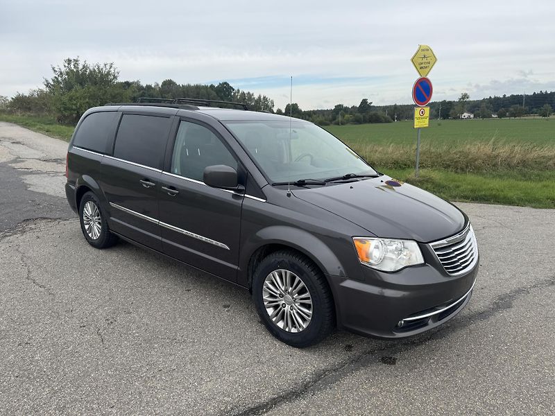 Chrysler Town & Country (2016) 3.6 V6 DOL. KM,SERVSNI KN - fotka 10 z 31