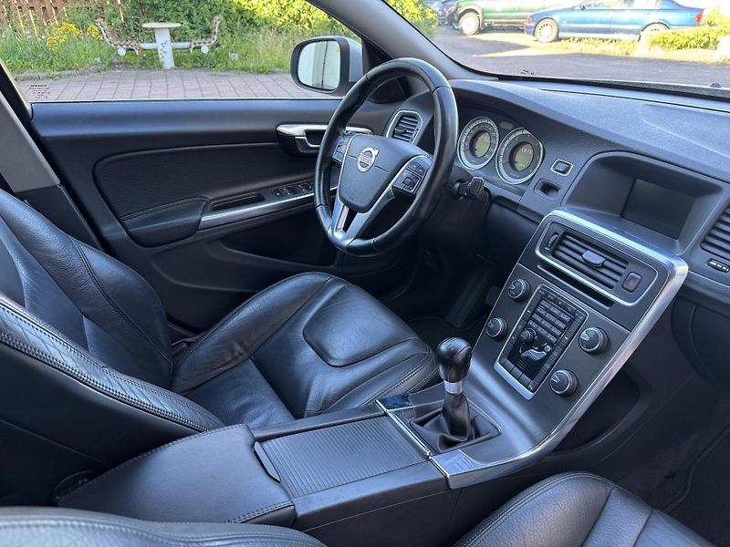 Volvo S60 D3 - fotka 15 z 24