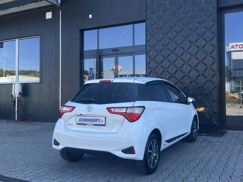 Toyota Yaris ACT. TREND Y20 1.5 VVT-i 82 kW - fotka 3 z 23