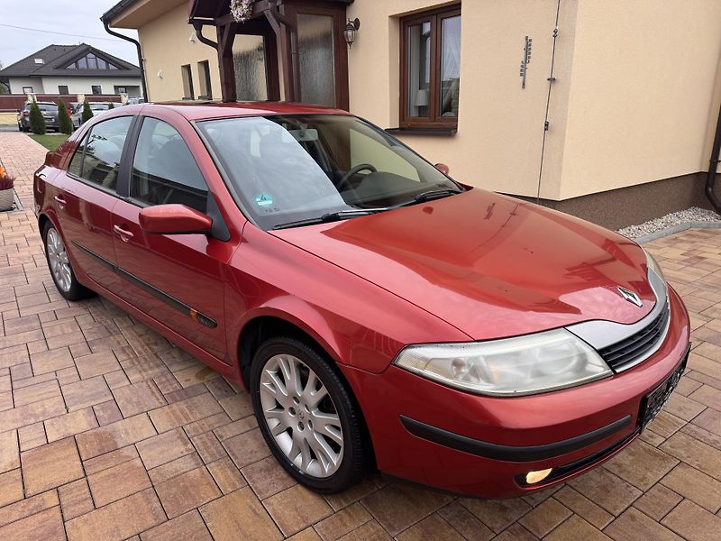Renault Laguna 1.8i 88Kw Dynamique - fotka 3 z 17