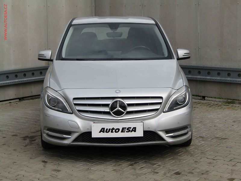 Mercedes-Benz Třídy B (2012) 1.6i B200, AT, bixen, navi, - fotka 2 z 24