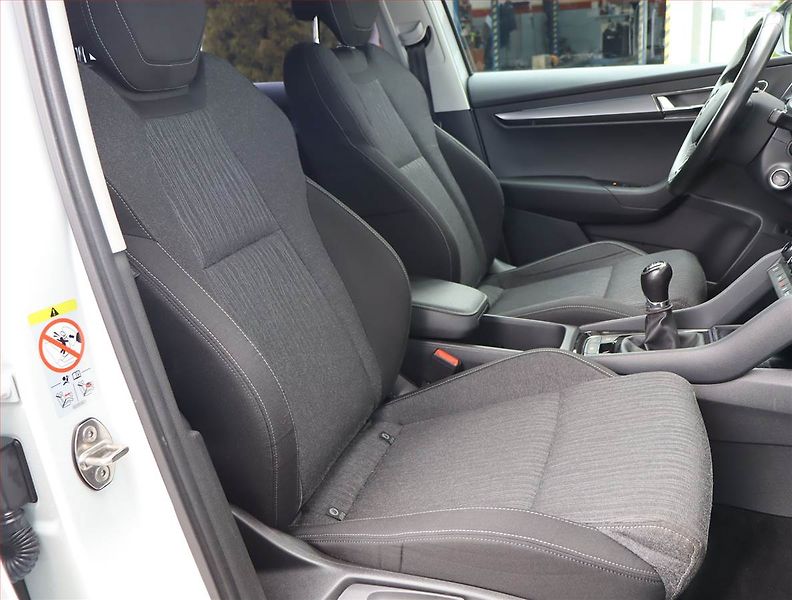 Škoda Karoq (2018) Style 1.5 TSI, Navi, Tempomat - fotka 9 z 16