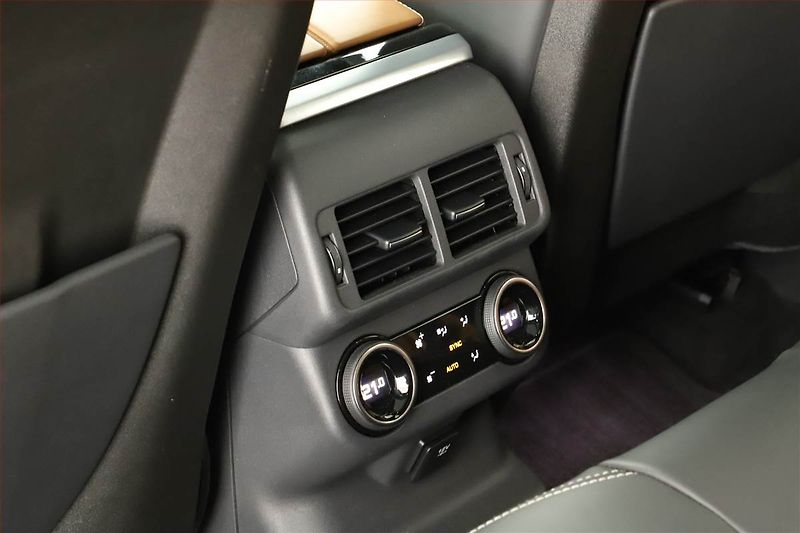 Land Rover Range Rover Velar (2018) D240 - fotka 17 z 20