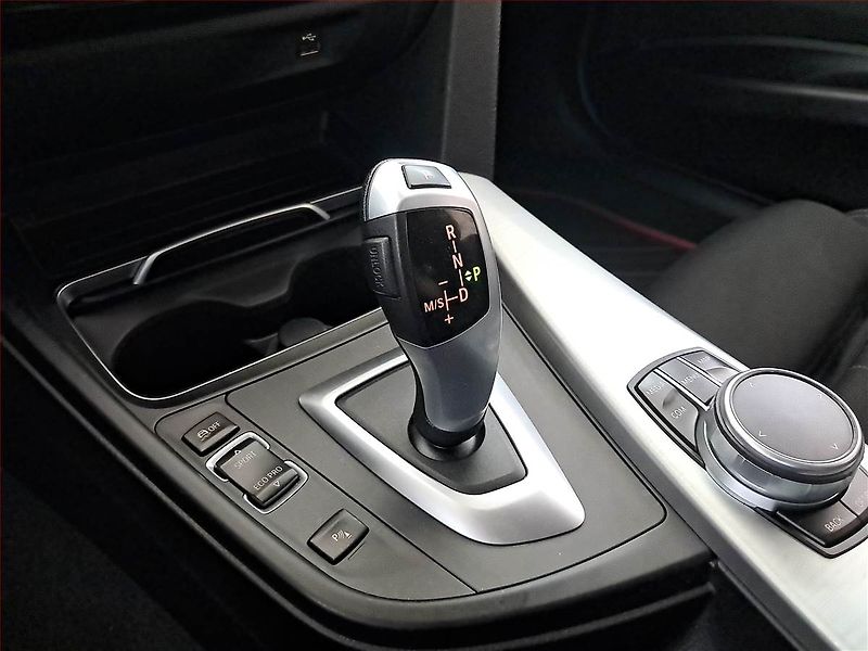 BMW Řada 3 (2017) Sport Line 320 d, Automat - fotka 13 z 18