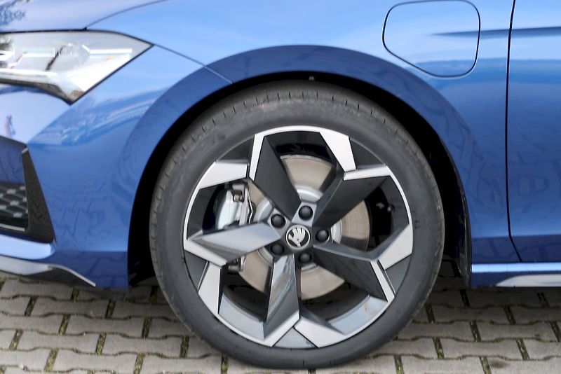 Škoda Superb (2025) Combi SportLine 1,5TSi/150kW D - fotka 31 z 32