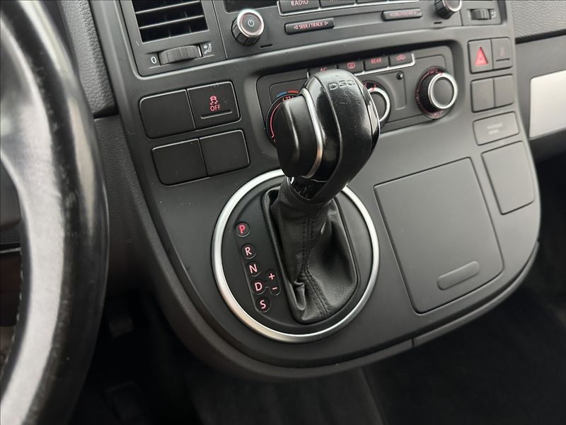Volkswagen Multivan 2,0 TDi 132kW DSG 4X4 AC TAŽNÉ - fotka 19 z 33