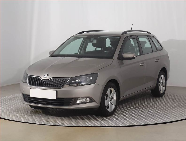 Škoda Fabia (2015) 1.2 TSI - fotka 2 z 16