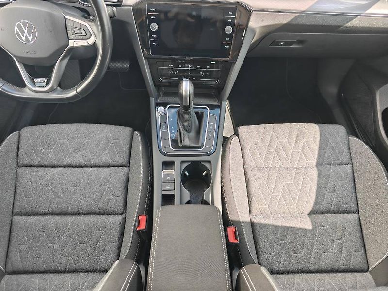 Volkswagen Passat Business  2,0TDi - fotka 10 z 23
