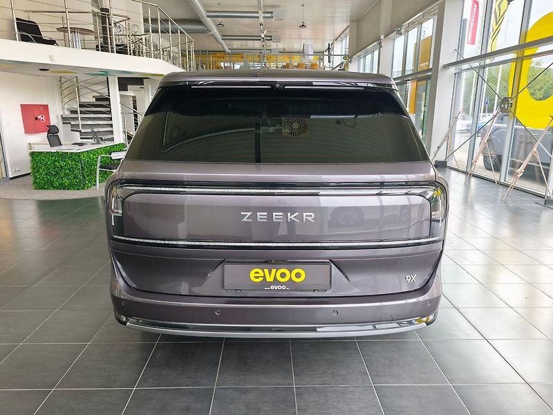 ZEEKR 9X Ultra 70 kWh Ultraluxusní PHEV - fotka 6 z 32