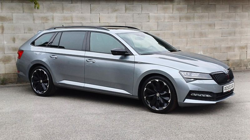 Škoda Superb 2.0TDI 140kW 4x4-WEBA-PANO-DPH - fotka 3 z 49
