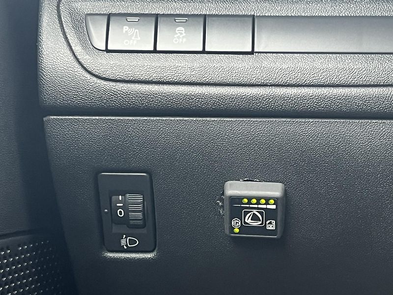 Peugeot 208 1.2i LPG KLIMA NAVI KAMERA ALU - fotka 13 z 41