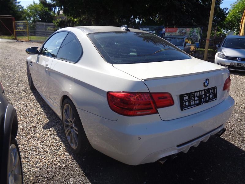 BMW Řada 3 3,0 - fotka 4 z 26