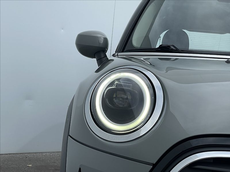 Mini Cooper 1,5 ACC+PDC - fotka 19 z 22