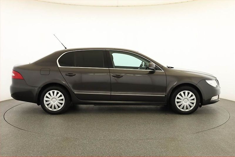 Škoda Superb (2008) 2.0 TDI, po STK, slušný stav - fotka 6 z 16