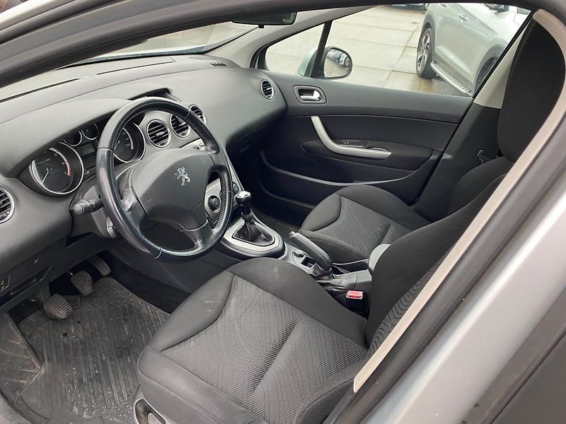 Peugeot 308 - fotka 6 z 11