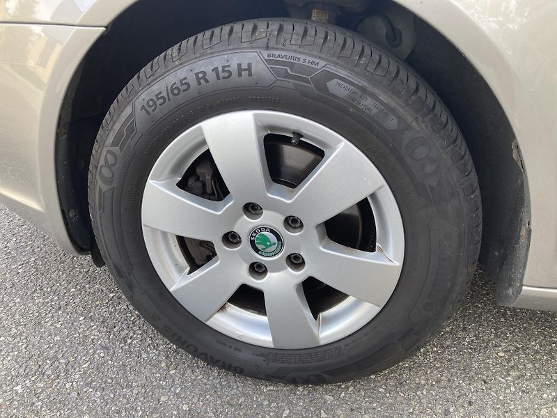 Škoda Octavia (2012) 2.0 TDi ČR, 2xKOLA, PĚKNÝ STAV - fotka 19 z 22