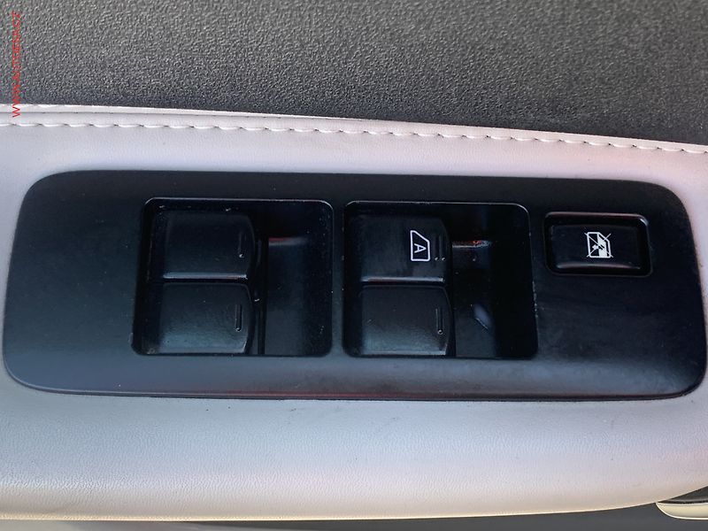 Nissan Qashqai (2013) 1.6dCi, Tekna, kůže, panor - fotka 19 z 20