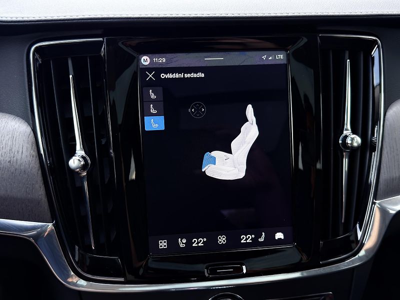 Volvo V90 T8 AWD ULTRA DARK + zimní kola - fotka 27 z 53