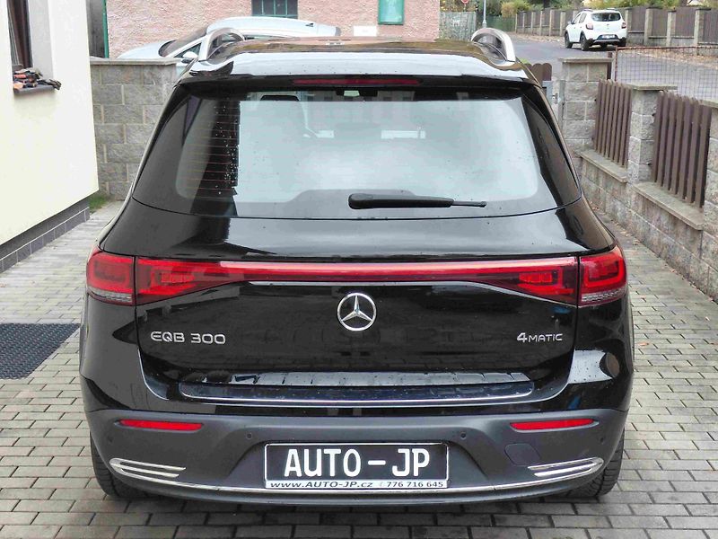 Mercedes-Benz EQB 300 4Motion LUXURY LED SOH-93% - fotka 4 z 8