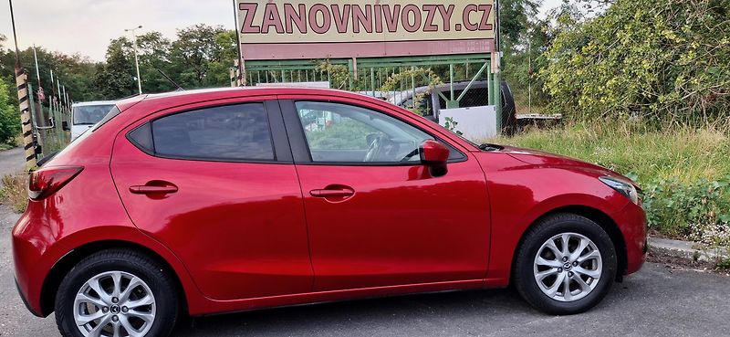 Mazda 2 1.5 66 KW výbava - fotka 19 z 41