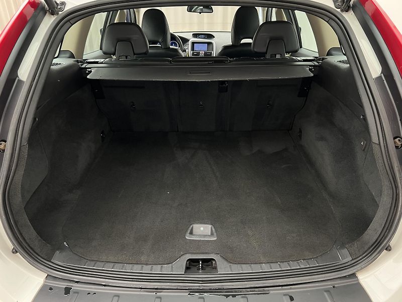 Volvo XC60 D5 AWD R-DESIGN AUT  - fotka 5 z 27
