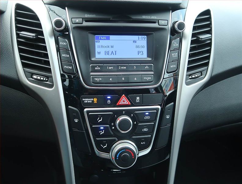 Hyundai i30 (2016) 1.6 GDI, Tempomat - fotka 12 z 15
