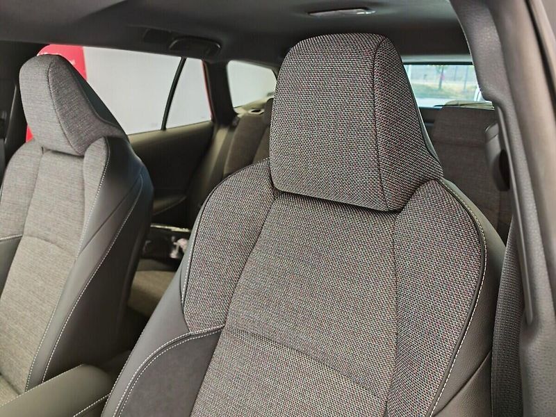 Toyota Corolla 2.0 Hybrid e-CVT Style - fotka 16 z 42