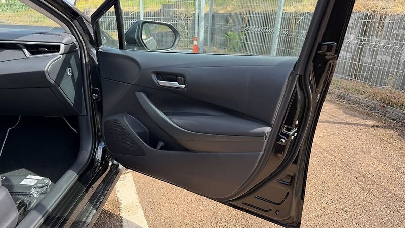 Toyota Corolla Sedan Active - fotka 11 z 22