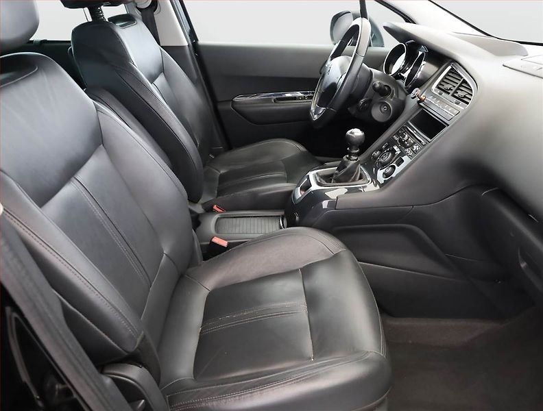Peugeot 5008 (2011) 2.0 HDI, Navi, Xenony - fotka 7 z 16