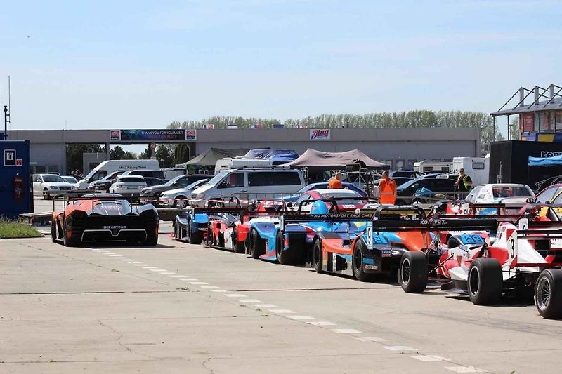 Automobiloví krasavci se letos poprvé provětrali na Slovakia Ringu