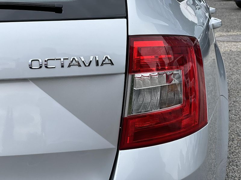 Škoda Octavia 1.6TDi 81kw KLIMA TEMPOMAT ALU - fotka 41 z 42