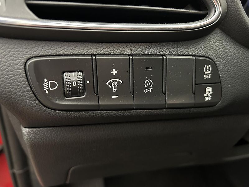 Hyundai i30 1.5 GDi Start Plus kombi - fotka 15 z 21